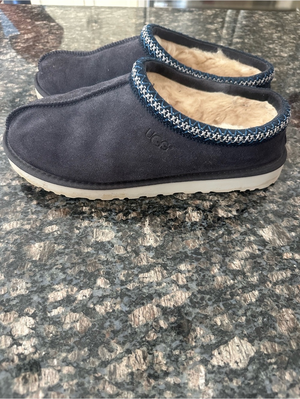UGG men’s Navy Slip-On Tasman Slippers - Picture 4 of 5